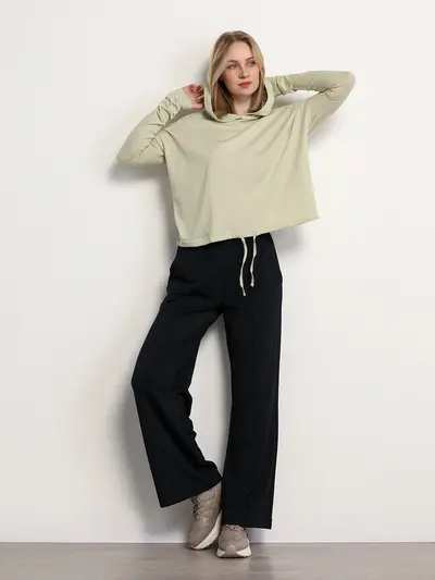 Брюки трикотажные черного цвета свободного кроя